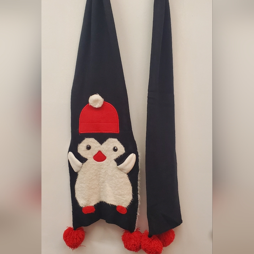 🏷3/$12 Penguin Design Black and Red Scarf